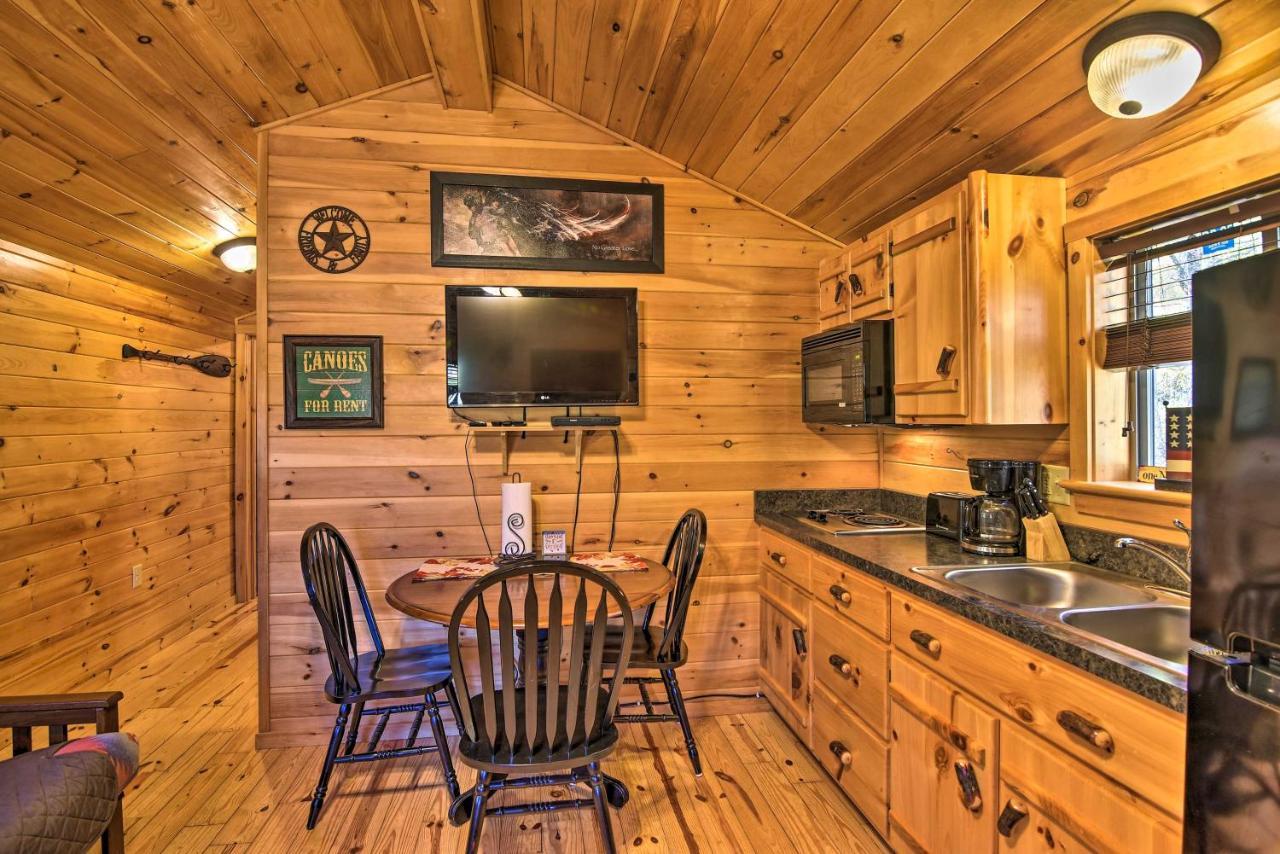 Rural Cabin Hideaway With Fire Pit And Mtn Views! Parsons 외부 사진