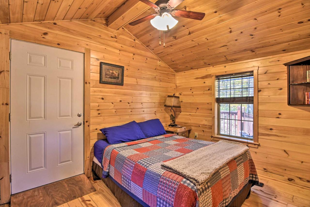 Rural Cabin Hideaway With Fire Pit And Mtn Views! Parsons 외부 사진