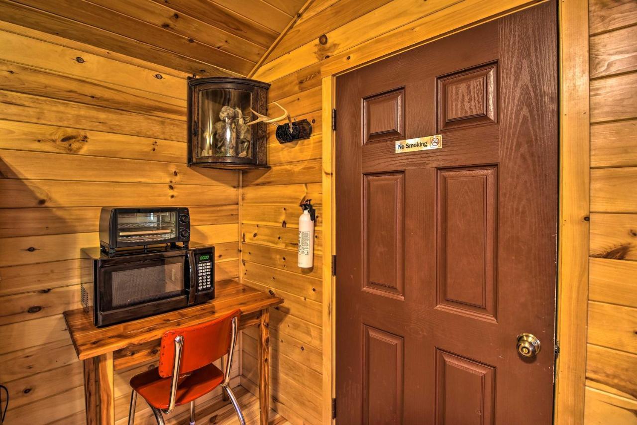Rural Cabin Hideaway With Fire Pit And Mtn Views! Parsons 외부 사진