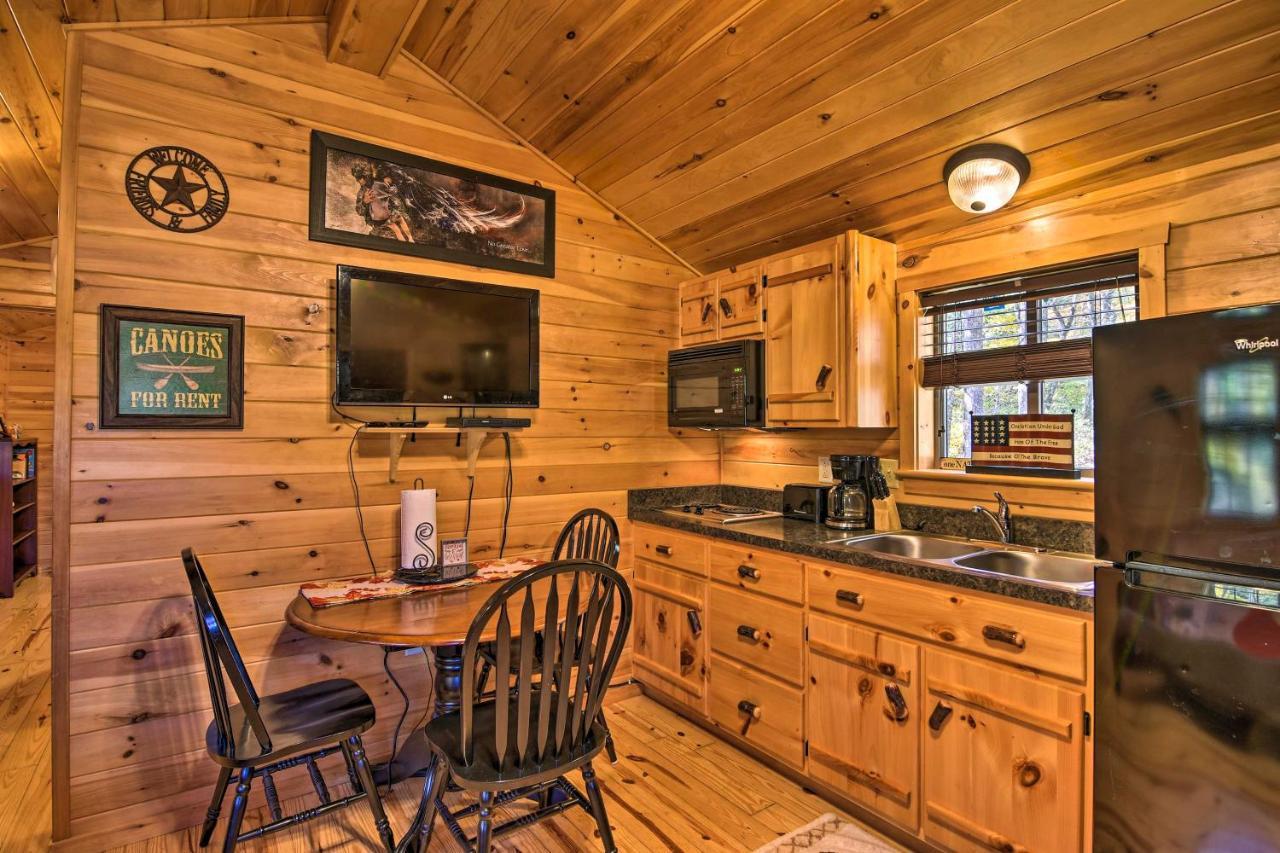 Rural Cabin Hideaway With Fire Pit And Mtn Views! Parsons 외부 사진