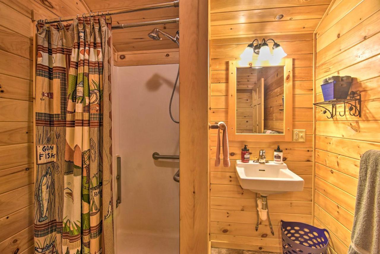 Rural Cabin Hideaway With Fire Pit And Mtn Views! Parsons 외부 사진