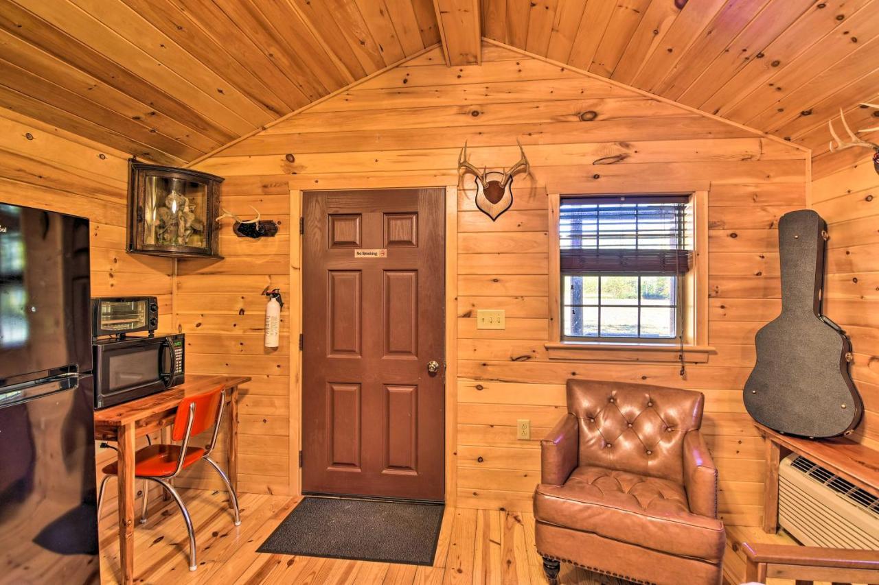 Rural Cabin Hideaway With Fire Pit And Mtn Views! Parsons 외부 사진